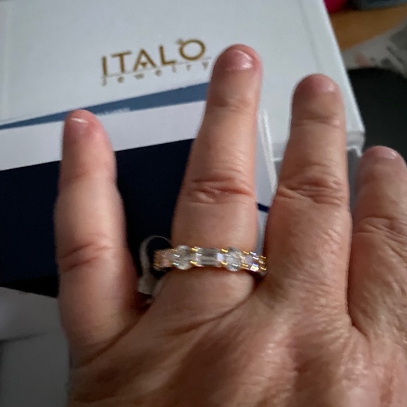 Ring - Picture 3 of 8